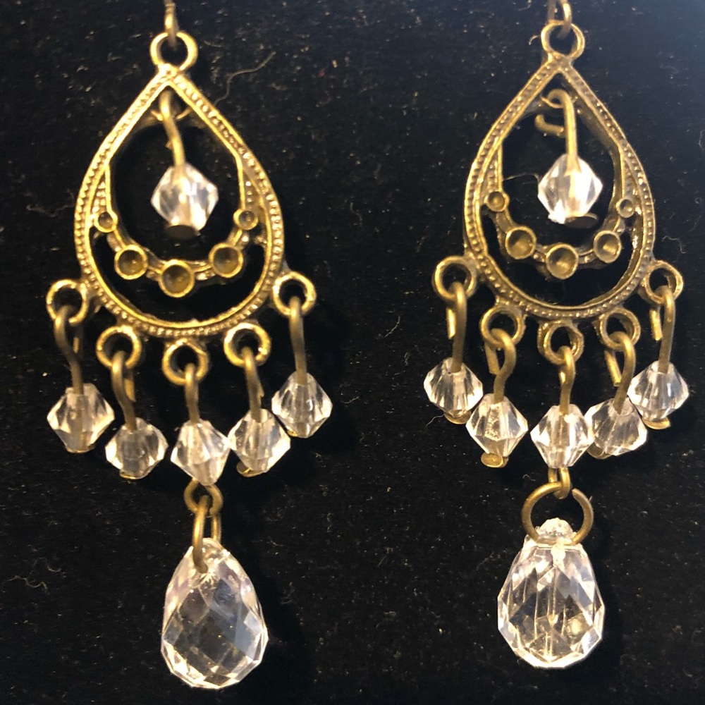 NEW Crystal beaded gold tone Dangle Earrings ❤️